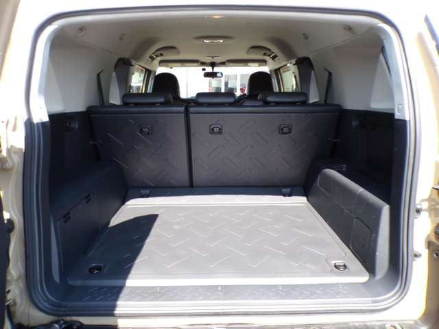 �N���J��SUV�̂ق��ɂ��A���t�@�[�h�E�G���O�����h�E�Z���i�E�X�e�b�v���S���E���H�N�V�[�E���F���t�@�C�A�E�I�f�b�Z�C�E�A���Ԃ��|���V�F�J�C�G�� �~�j�N���X�I�[�o�[�I�[��4 �L���v�e�B�o���݌ɂ��Ă���܂�