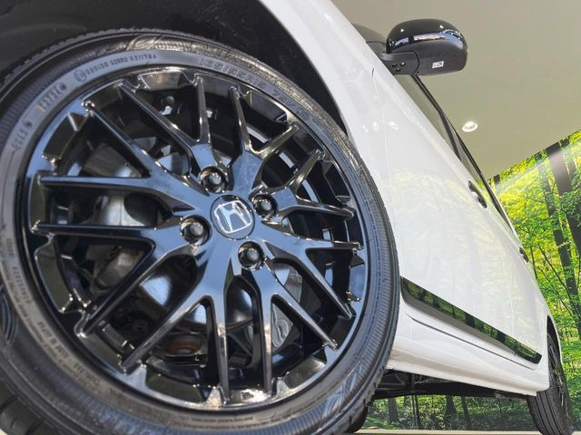 �y����15�C���`�A���~�z�C�[���z�O�ςɃ}�b�`���������A���~�z�C�[���𑕒����Ă���܂��B�e��ЊO�A���~�z�C�[����A�X�^�b�h���X�^�C�����戵�����Ă���܂��B���񂲑��k����������