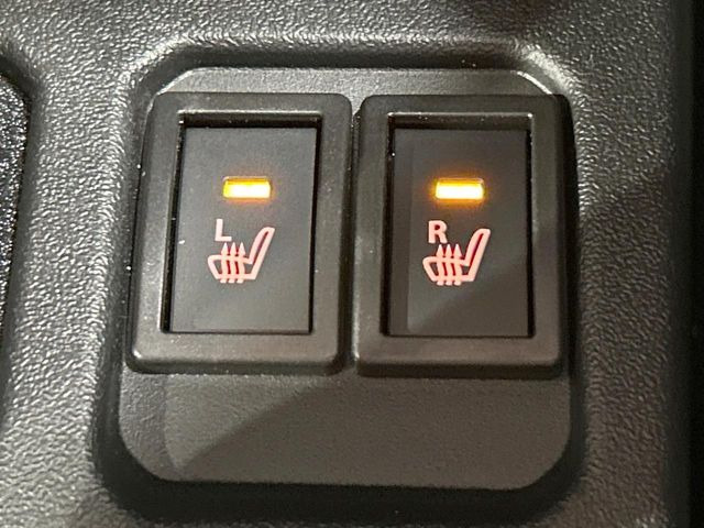 【シートヒーター】寒い日に重宝するシートヒーター!エアコンより早く温まってくれるので寒がりの人も安心ですね♪エアコンの温風は乾燥するから苦手、という方にもをおすすめです。