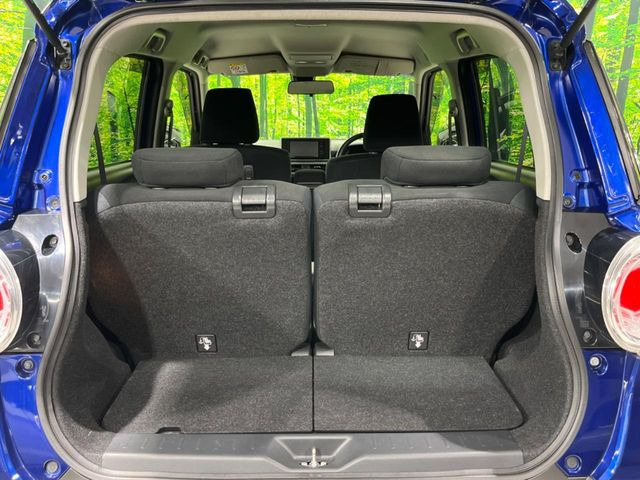 普段のお買い物や通勤、送迎等に十分な荷室スペースを確保しております。セカンドシートを倒すと、大きな荷物の積載も可能です♪