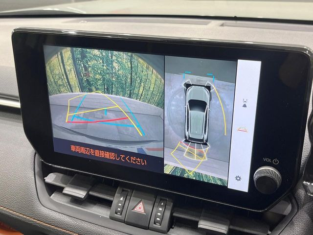 【パノラミックビューモニター】専用のカメラにより、上から見下ろしたような視点で360度クルマの周囲を確認することができます☆死角部分も確認しやすく、狭い場所での切り返しや駐車もスムーズに行えます。