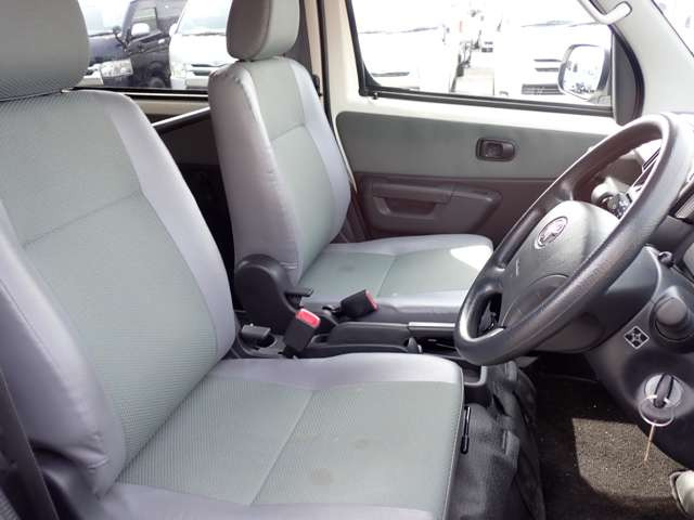 .埼玉県内で3店舗展開 本店 ミニバン〜MT車 セダン等 在庫50台 川越店 4WD・SUV専門店 在庫50台 グループ在庫150台以上