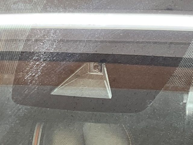 �y�g���^�Z�[�t�e�B�Z���X�z���s���ɑO���̎ԗ�����F�����A�Փ˂������Ȏ��͌x��ƃu���[�L�ŏՓˉ���Ɣ�Q�y�����A�V�X�g�B�����S�Ƀh���C�u�����y���݂��������܂��B