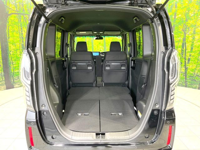 ���i�̂���������ʋ΁A���}���ɏ\���ȉ׎��X�y�[�X���m�ۂ��Ă���܂��B�Z�J���h�V�[�g��|���ƁA�傫�ȉו��̐ύڂ��\�ł���