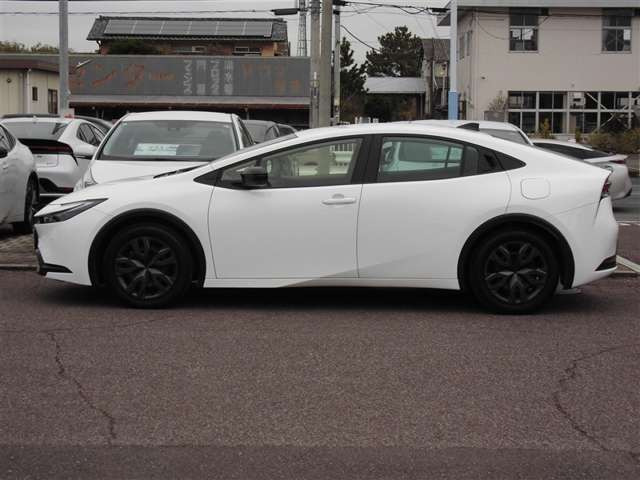 プリウス1.8 X E-Four 4WD