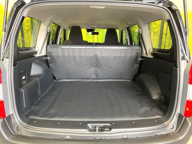 ���i�̂���������ʋ΁A���}���ɏ\���ȉ׎��X�y�[�X���m�ۂ��Ă���܂��B�Z�J���h�V�[�g��|���ƁA�傫�ȉו��̐ύڂ��\�ł���