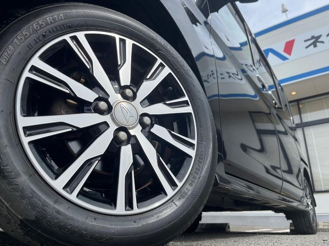 �y����14�C���`�A���~�z�C�[���z�O�ςɃ}�b�`���������A���~�z�C�[���𑕒����Ă���܂��B�e��ЊO�A���~�z�C�[����A�X�^�b�h���X�^�C�����戵�����Ă���܂��B���񂲑��k����������