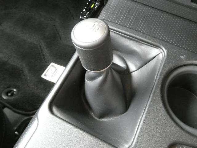 �g�����X�t�@�[�m�u!4WD�ɐ؂�ւ��\�ł���