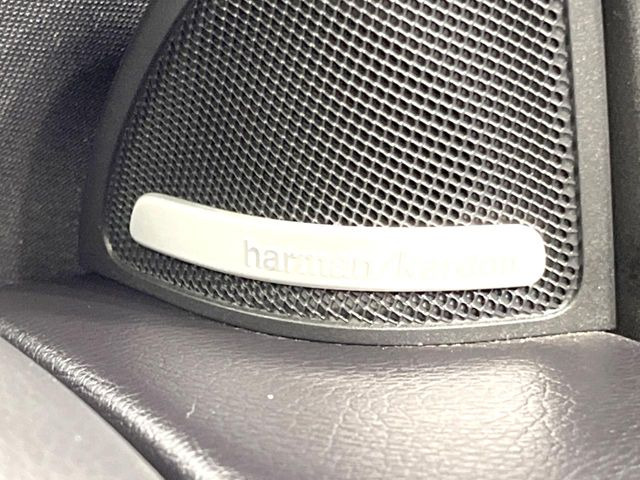 ●harman/kardonサウンドシステム:オーディオ専門メーカーが手掛けるプレミアムスピーカーを装備。多数のスピーカーから、音の粒立ちまで分かる高品質な音楽をお楽しみいただけます。