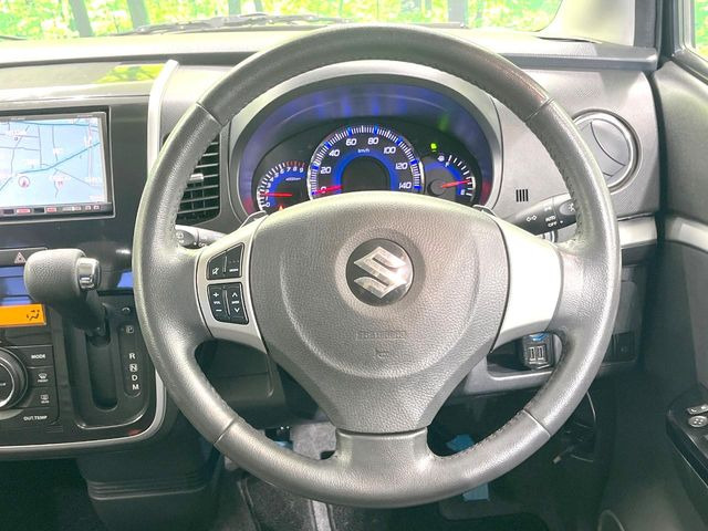 �y�����v�����X�e�A�����O�z�㎿�Ȋv���g�p���邱�ƂŁA��ɂ����������݂ƂĂ��^�]���₷���n���h���ł���