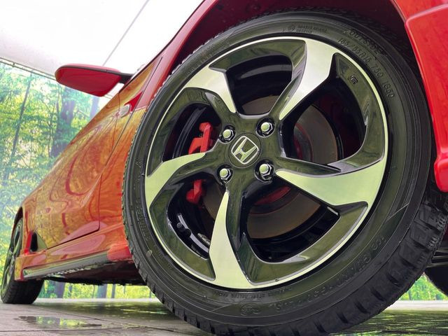 �y����15�C���`�A���~�z�C�[���z�O�ςɃ}�b�`���������A���~�z�C�[���𑕒����Ă���܂��B�e��ЊO�A���~�z�C�[����A�X�^�b�h���X�^�C�����戵�����Ă���܂��B���񂲑��k����������