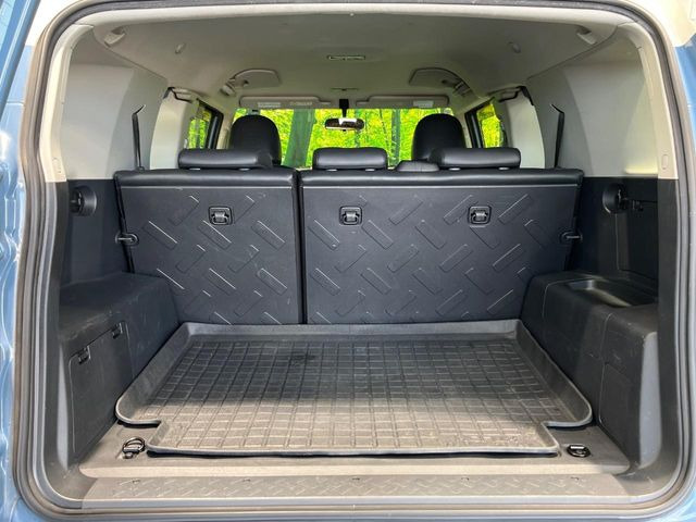 ���i�̂���������ʋ΁A���}���ɏ\���ȉ׎��X�y�[�X���m�ۂ��Ă���܂��B�Z�J���h�V�[�g��|���ƁA�傫�ȉו��̐ύڂ��\�ł���