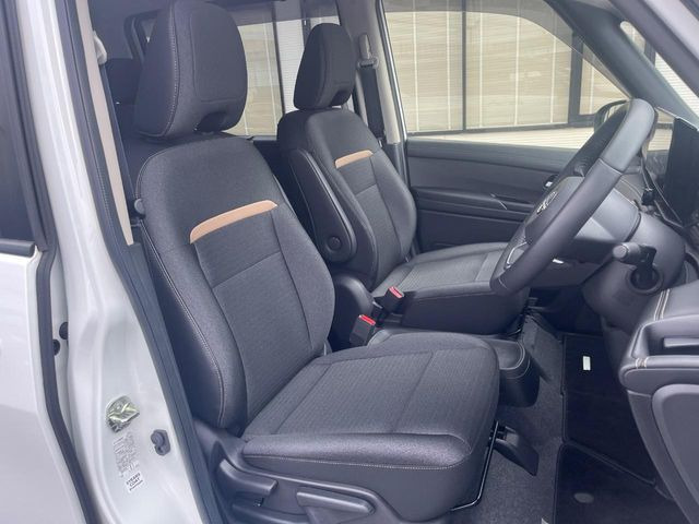 �y�n�[�t���U�[�V�[�g�z�������ƍ���S�n�𗼗������l�C�̃V�[�g���w�ʁE���ʂ̃t�@�u���b�N�f�ނ́A�ʋC���̗ǂ��⊊��ɂ����ɗD��Ă��܂��B�C���╞���ɍ��E���ꂸ���K�ɂ���肢�������܂��B