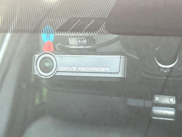 【ドライブレコーダー】ドライブレコーダー装備!走行中はもちろん、あおり運転や事故に遭遇した際、映像で記録し、万一のリスクに備えます。※記録用SDカードはお客様ご自身でご準備いただく必要があります。