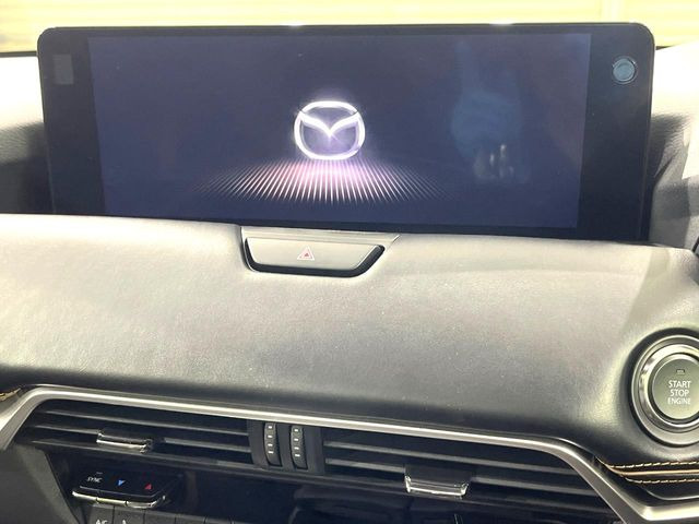 �y12.3�C���`�}�c�_�R�l�N�g�z�ԓ��̕��͋C�Ƀ}�b�`������^�f�B�X�v���C�B�X�}�z�ڑ��ł̃i�r�g�p��Bluetooth�Đ����A�l�X�ȋ@�\���y���߂܂��B�����I�ȃ_�C�������삪�\�ŁA�g��������ǍD�ł��B