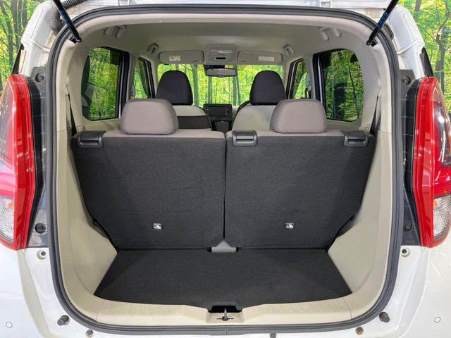 ���i�̂���������ʋ΁A���}���ɏ\���ȉ׎��X�y�[�X���m�ۂ��Ă���܂��B�Z�J���h�V�[�g��|���ƁA�傫�ȉו��̐ύڂ��\�ł���