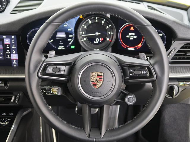 店頭で現車のご確認も頂けますので、是非ご来店ください。ご来店時は事前ご予約をいただけますとスムースにご案内させていただけます。また勝手ながら毎週火曜日と第三水曜日に定休日をいただいております。