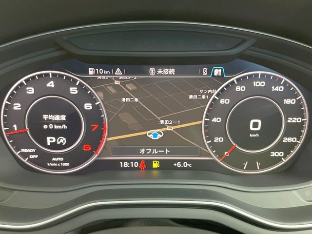 ���o�[�`�����R�b�N�s�b�g:�S�̂��t���p�l���ƂȂ��Ă����i�I�ȃ��[�^�[�p�l���B�ʏ�̃X�s�[�h���[�^�[�Ƃ��Ă̋@�\�͂������A�i�r�E�I�[�f�B�I�@�\�̊m�F�E������ł��A�^�]�ɏW�����₷���Ȃ��Ă���܂��B