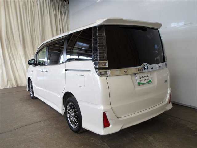 ヴォクシー1.8 ハイブリッド ZS 煌