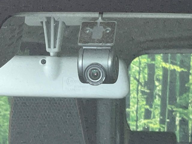 【ドライブレコーダー】ドライブレコーダー装備!走行中はもちろん、あおり運転や事故に遭遇した際、映像で記録し、万一のリスクに備えます。※記録用SDカードはお客様ご自身でご準備いただく必要があります。