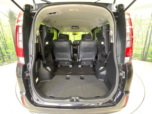 ���i�̂���������ʋ΁A���}���ɏ\���ȉ׎��X�y�[�X���m�ۂ��Ă���܂��B�Z�J���h�V�[�g��|���ƁA�傫�ȉו��̐ύڂ��\�ł���