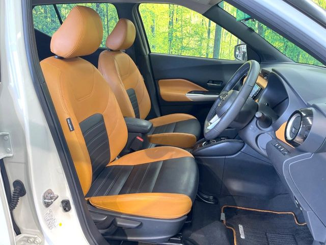 運転席シート廻りは使用感も少なく、良好な状態となっています。前オーナー様が丁寧に使っていたことがよくわかりますね。