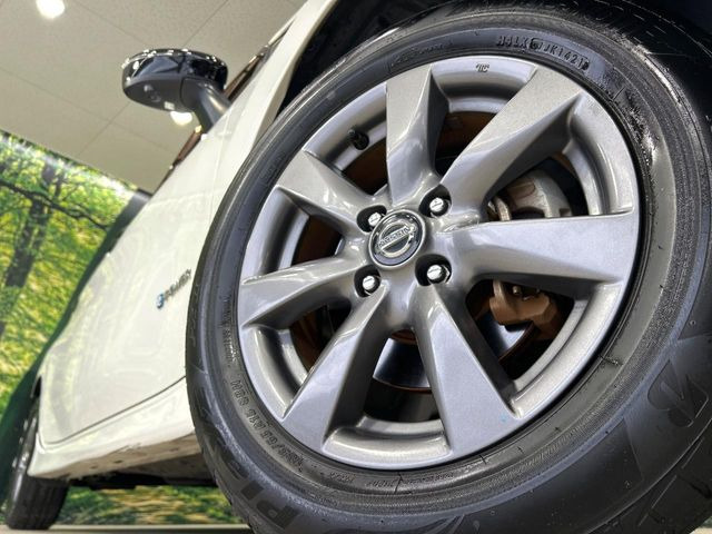 【純正15インチアルミホイール】外観にマッチした純正アルミホイールを装着しております。各種社外アルミホイールや、スタッドレスタイヤも取扱いしております。是非ご相談ください♪