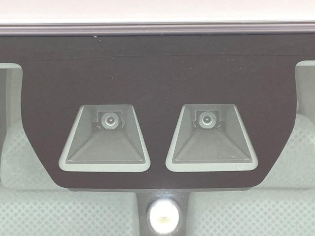 �y�X�}�[�g�A�V�X�g�z���s���ɑO���̎ԗ�����F�����A�Փ˂������Ȏ��͌x��ƃu���[�L�ŏՓˉ���Ɣ�Q�y�����A�V�X�g�B�����S�Ƀh���C�u�����y���݂��������܂��B