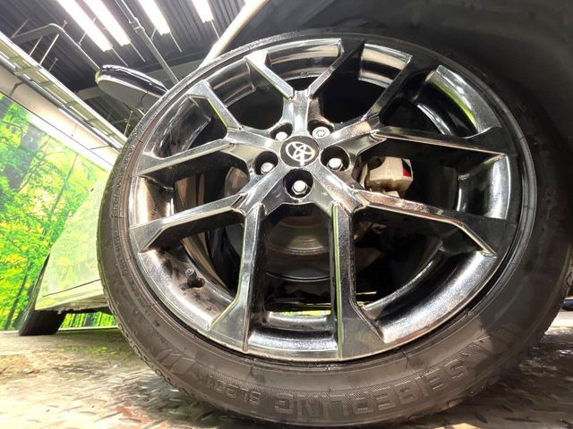 �y�O���[�h��p����18�C���`�A���~�z�C�[���z�f�U�C�����̍��������A���~�z�C�[���𑕒����Ă���܂��B�e��ЊO�A���~�z�C�[����A�X�^�b�h���X�^�C�����戵�����Ă���܂��B���񂲑��k����������