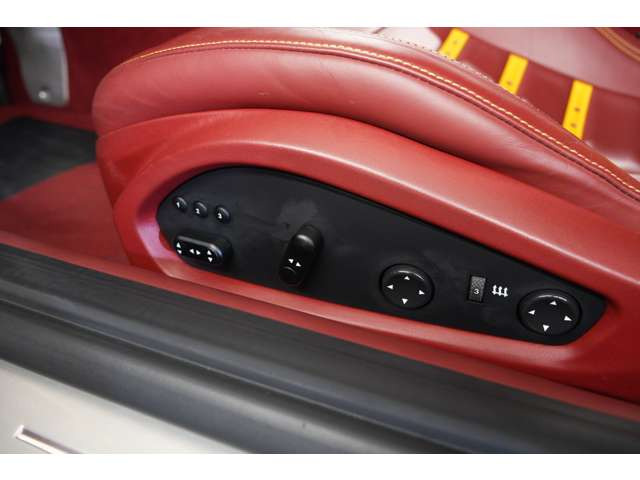 �E�J���[�h���U�[�X�e�A�����O�z�C�[��(�{���h�[���b�h)