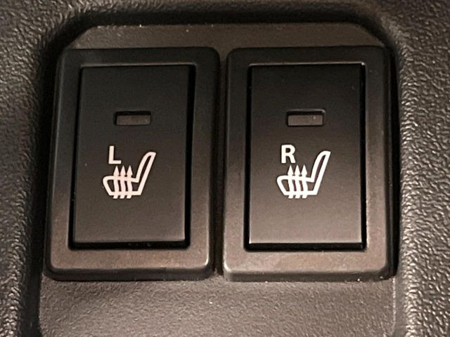 【シートヒーター】寒い日に重宝するシートヒーター!エアコンより早く温まってくれるので寒がりの人も安心ですね♪エアコンの温風は乾燥するから苦手、という方にもをおすすめです。