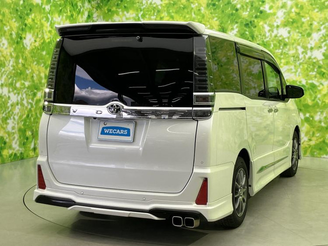 ヴォクシー2.0 ZS 煌III 4WD