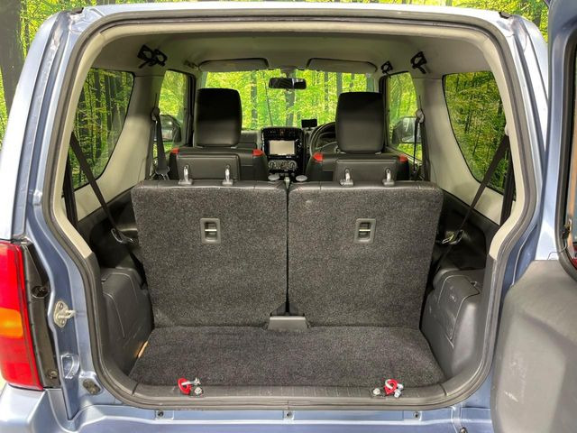 ���i�̂���������ʋ΁A���}���ɏ\���ȉ׎��X�y�[�X���m�ۂ��Ă���܂��B�Z�J���h�V�[�g��|���ƁA�傫�ȉו��̐ύڂ��\�ł���