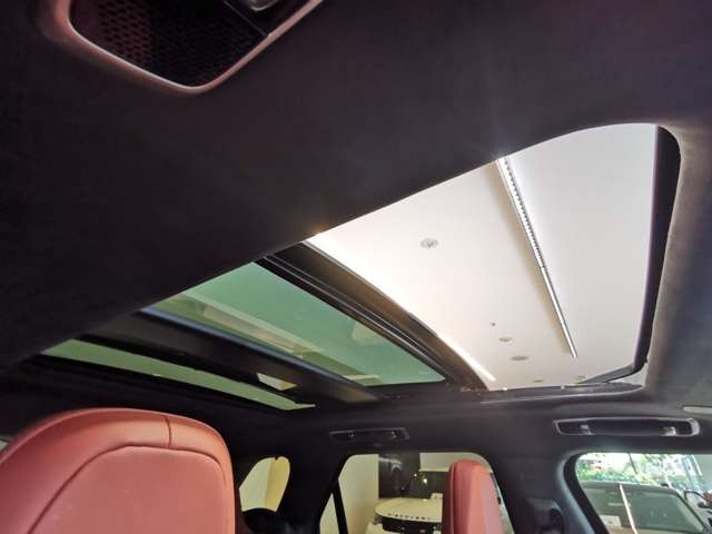 レンジローバースポーツSV エディション ツー 4.4L P635 4WD