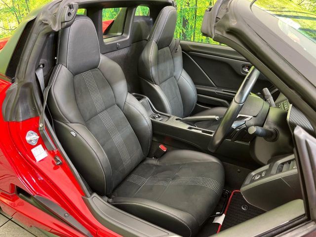 �y�n�[�t���U�[�V�[�g�z�������ƍ���S�n�𗼗������l�C�̃V�[�g���w�ʁE���ʂ̃t�@�u���b�N�f�ނ́A�ʋC���̗ǂ��⊊��ɂ����ɗD��Ă��܂��B�C���╞���ɍ��E���ꂸ���K�ɂ���肢�������܂��B