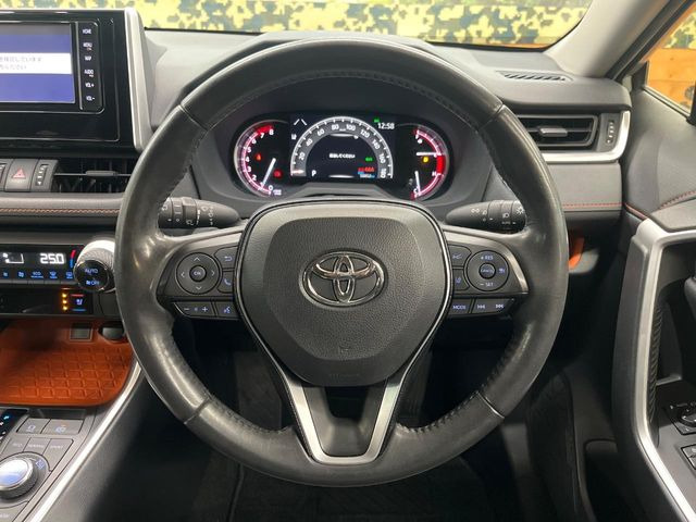 �y�����v�����X�e�A�����O�z�㎿�Ȋv���g�p���邱�ƂŁA��ɂ����������݂ƂĂ��^�]���₷���n���h���ł���