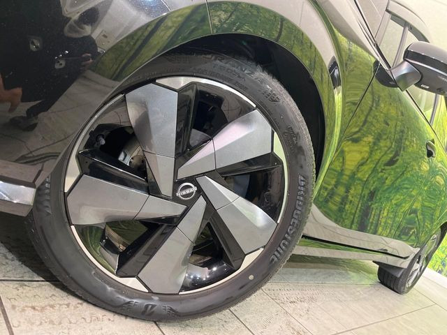 �y���������C���`�A���~�z�C�[���z�O�ςɃ}�b�`���������A���~�z�C�[���𑕒����Ă���܂��B�e��ЊO�A���~�z�C�[����A�X�^�b�h���X�^�C�����戵�����Ă���܂��B���񂲑��k����������