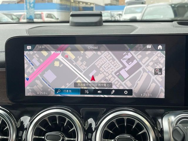 �������i�r:��̊��̂���i�r�́A����������ԓ������o���Ă���܂��BBluetooth�Đ��ȂǃI�[�f�B�I�@�\���[�����Ă���܂��̂ŁA�^�]�����y���߂܂���