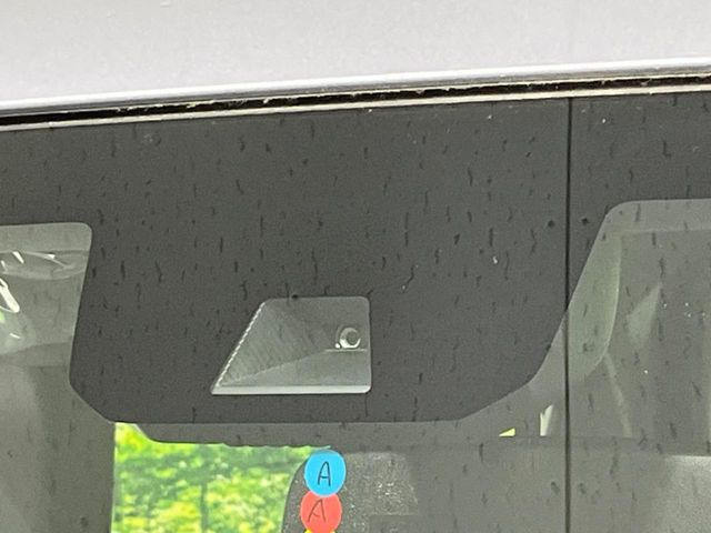 �y�z���_�Z���V���O�z���s���ɑO���̎ԗ�����F�����A�Փ˂������Ȏ��͌x��ƃu���[�L�ŏՓˉ���Ɣ�Q�y�����A�V�X�g�B�����S�Ƀh���C�u�����y���݂��������܂��B