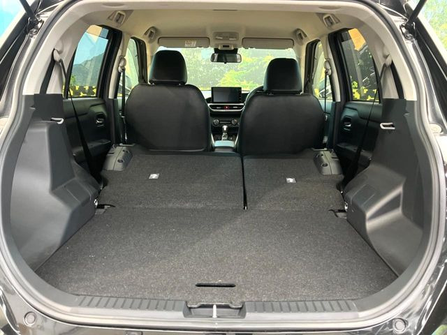 普段のお買い物や通勤、送迎等に十分な荷室スペースを確保しております。セカンドシートを倒すと、大きな荷物の積載も可能です♪