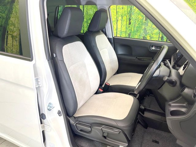 運転席シート廻りは使用感も少なく、良好な状態となっています。丁寧に使われていたことがよくわかりますね。