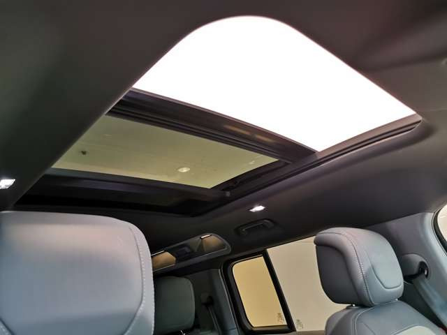 ディフェンダー110 X ダイナミック HSE 3.0L D300 ディーゼル 4WD