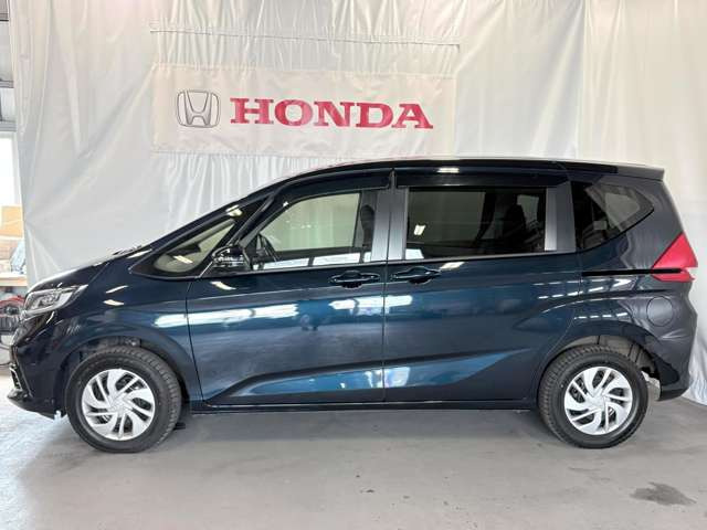 フリード1.5 G ホンダセンシング サイドリフトアップシート 4WD