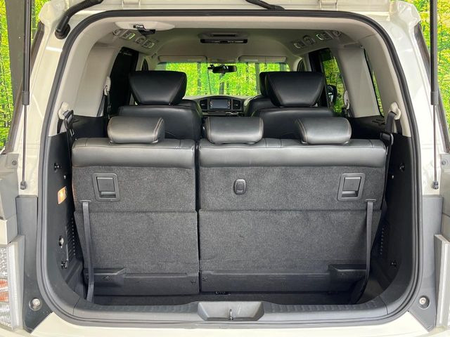 ���i�̂���������ʋ΁A���}���ɏ\���ȉ׎��X�y�[�X���m�ۂ��Ă���܂��B�Z�J���h�V�[�g��|���ƁA�傫�ȉו��̐ύڂ��\�ł���