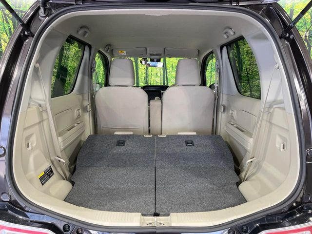 ���i�̂���������ʋ΁A���}���ɏ\���ȉ׎��X�y�[�X���m�ۂ��Ă���܂��B�Z�J���h�V�[�g��|���ƁA�傫�ȉו��̐ύڂ��\�ł���