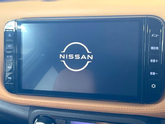 【純正ナビ】人気の純正ナビを装備しております。ナビの使いやすさはもちろん、オーディオ機能も充実!キャンプや旅行はもちろん、通勤や買い物など普段のドライブも楽しくなるはず♪