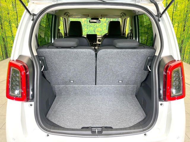普段のお買い物や通勤、送迎等に十分な荷室スペースを確保しております。セカンドシートを倒すと、大きな荷物の積載も可能です♪