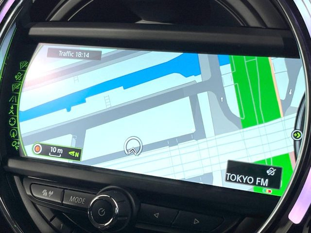 �������i�r:��̊��̂���i�r�́A����������ԓ������o���Ă���܂��B�I�[�f�B�I�@�\���[�����Ă���܂��̂ŁA�^�]�����y���߂܂���