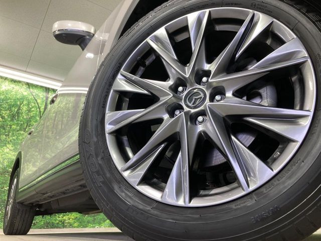 【純正19インチアルミホイール】外観にマッチした純正アルミホイールを装着しております。各種社外アルミホイールや、スタッドレスタイヤも取扱いしております。是非ご相談ください♪