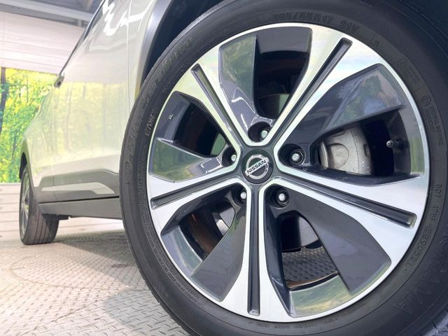 【純正アルミホイール】外観にマッチした純正アルミホイールを装着しております。各種社外アルミホイールや、スタッドレスタイヤも取扱いしております。是非ご相談ください♪